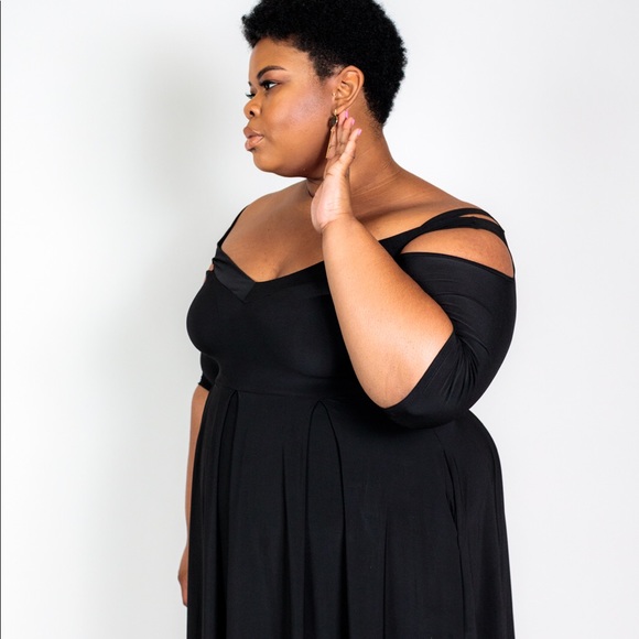 Plus Size ‘Vega’ Dress - Picture 7 of 7